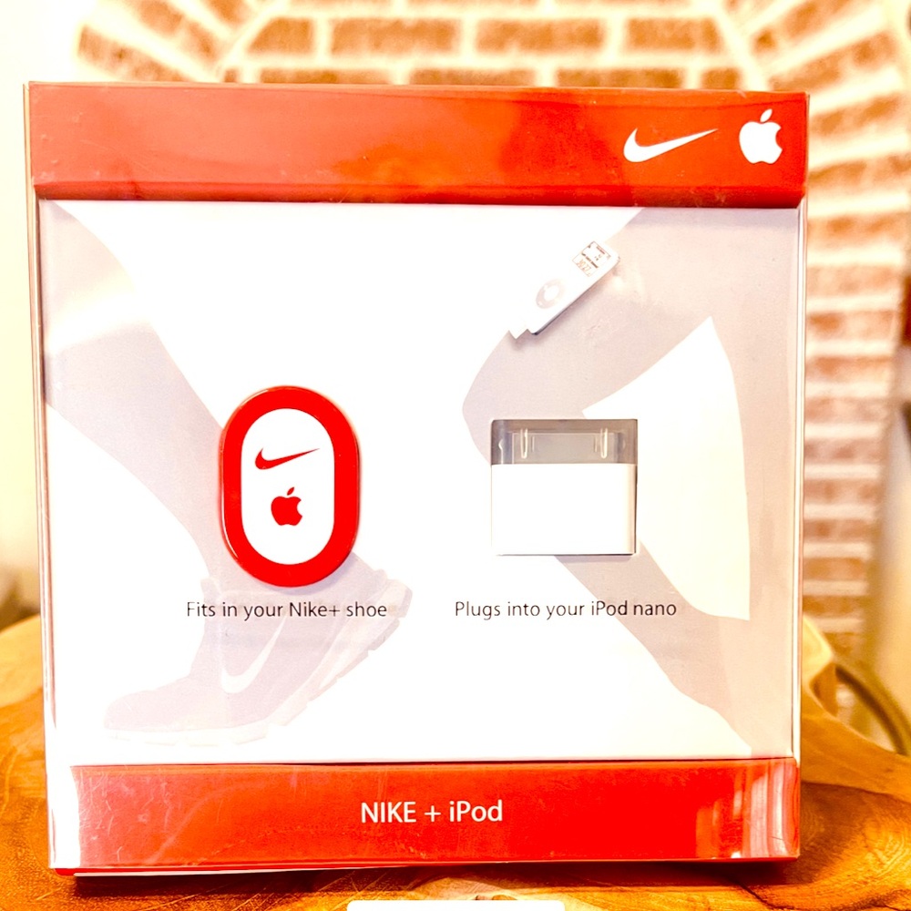 NIKE + IPOD SPORT PACK - FITS IPOD NANO & NIKE SHOES Nike + iPod Sensor Kit